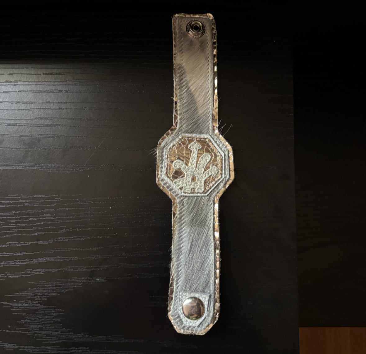 arctic touch TIME PIECE — sample (real cowhide) SIZE — one size fits all (OS)