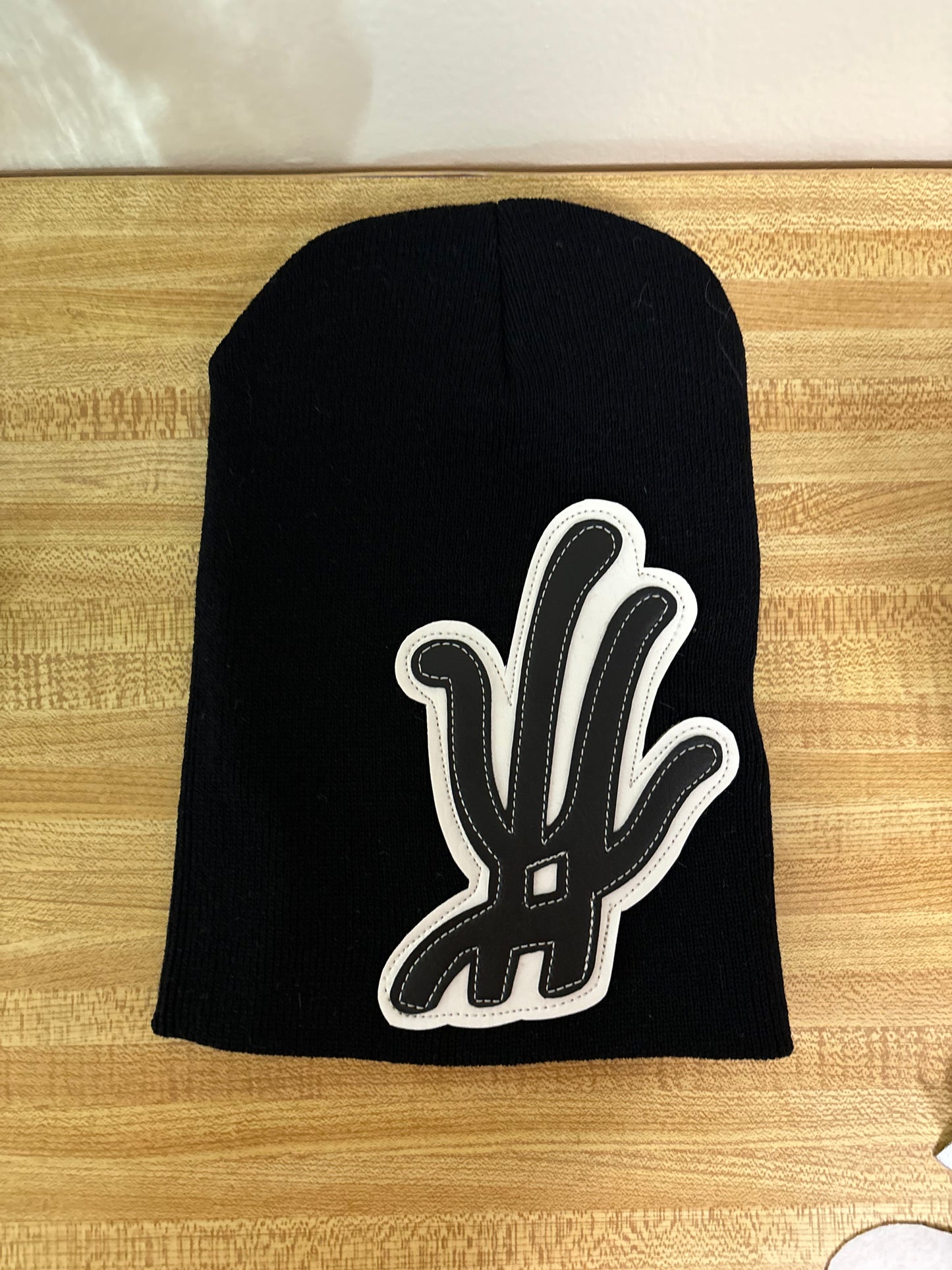 classic black/ white slouchY beanie