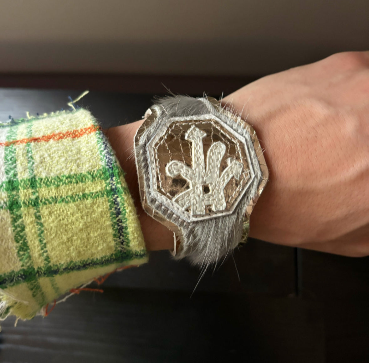 arctic touch TIME PIECE — sample (real cowhide) SIZE — one size fits all (OS)