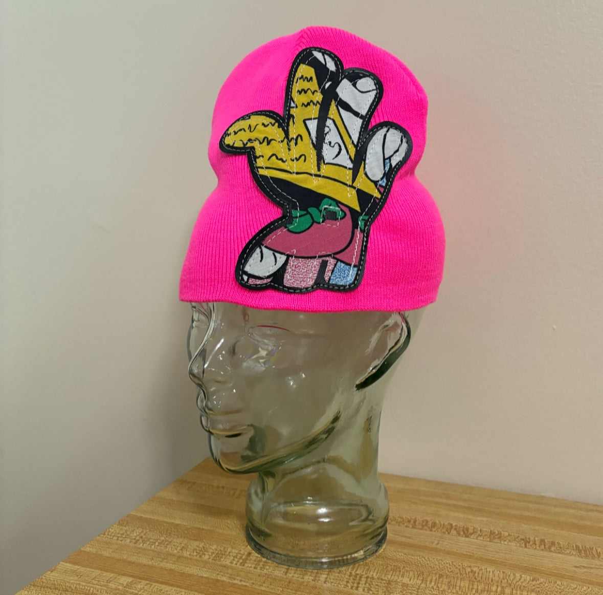 letter COMIC beanie