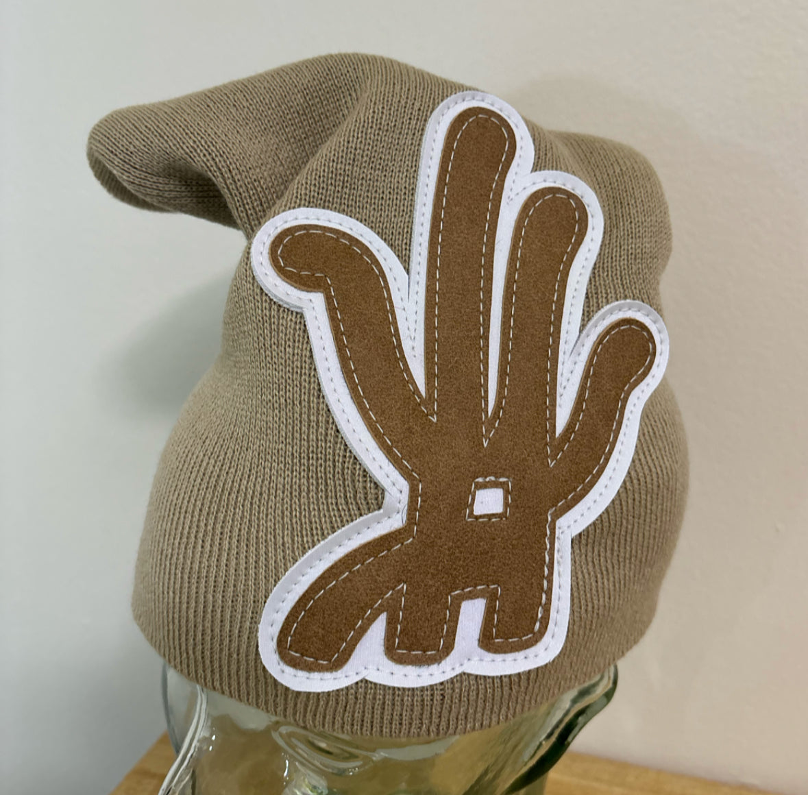 [slouchY] tan/ white beanie