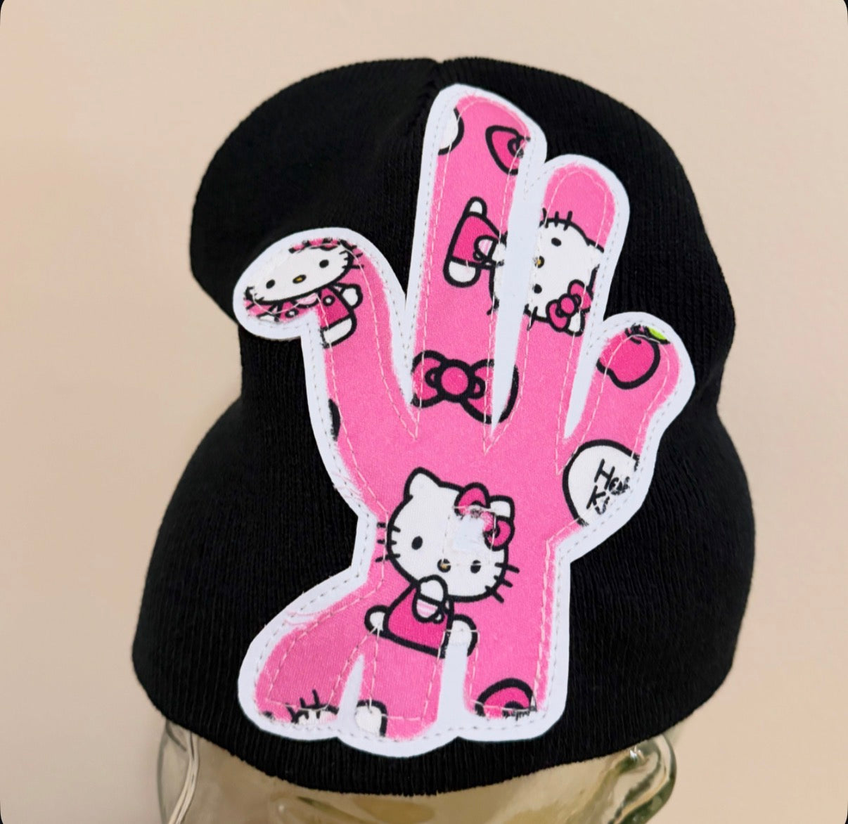 hello k!tty (black) beanie