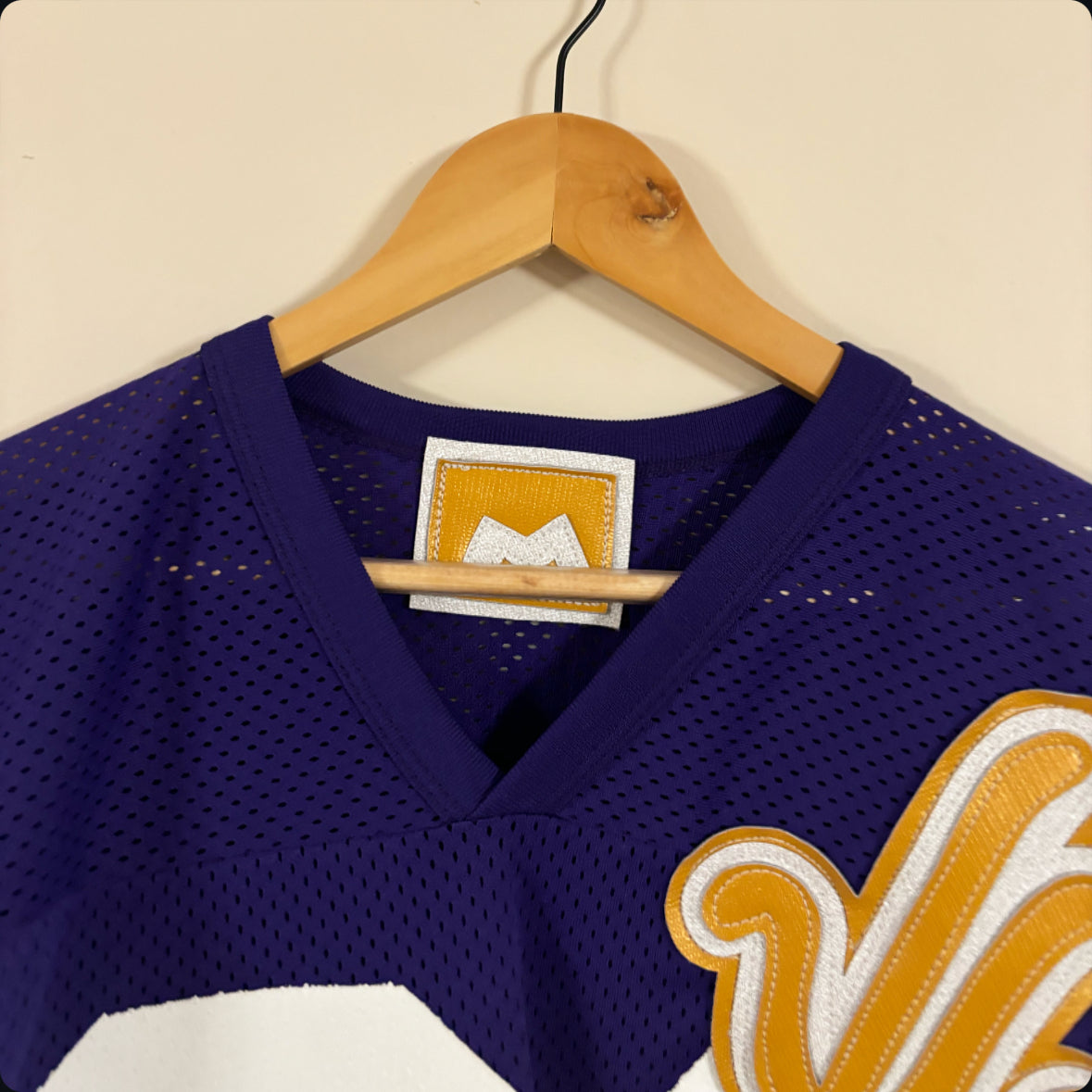 logo football jersey - purple/ gold (medium)