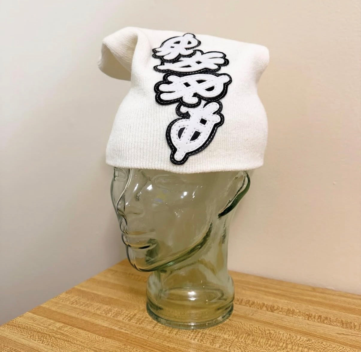 [slouchy] white stacK beanie