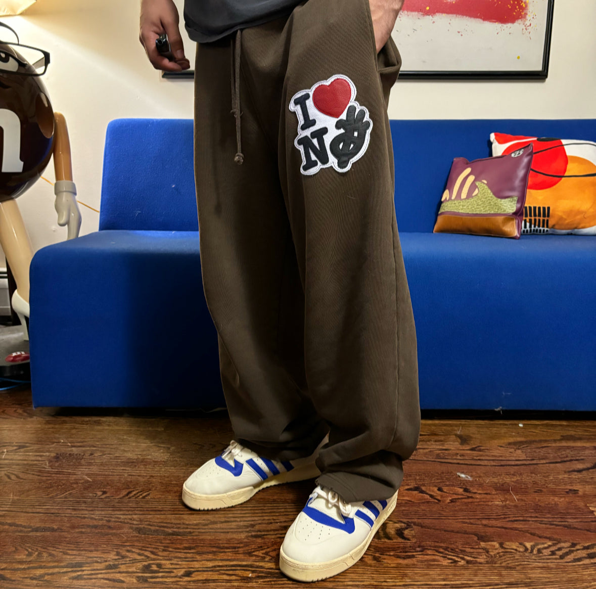 i <3 NY — brown sweatpants